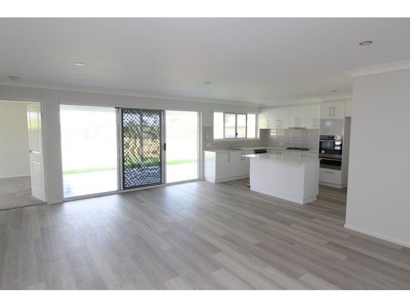 45 Naomi Drive, Crows Nest QLD 4355