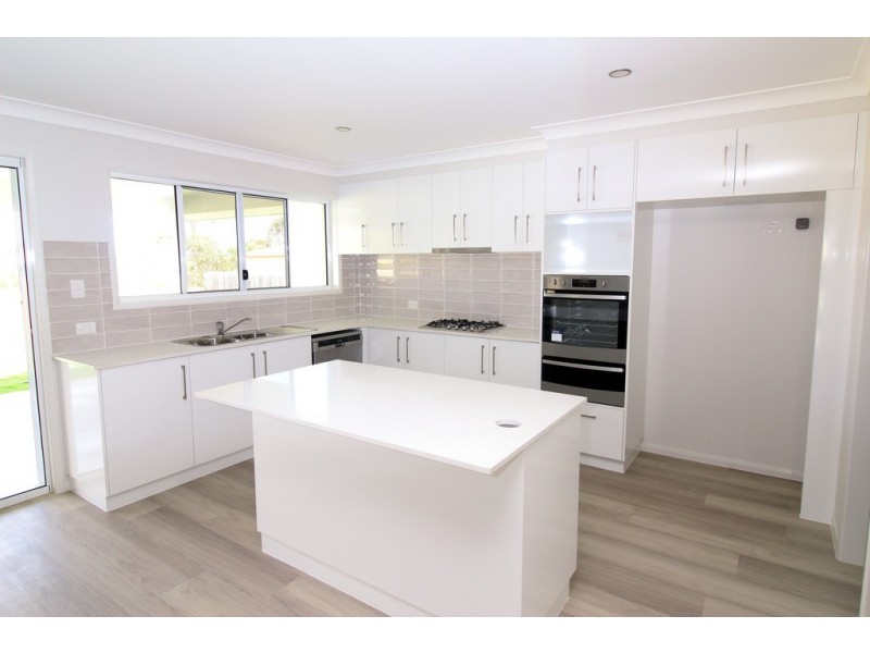45 Naomi Drive, Crows Nest QLD 4355
