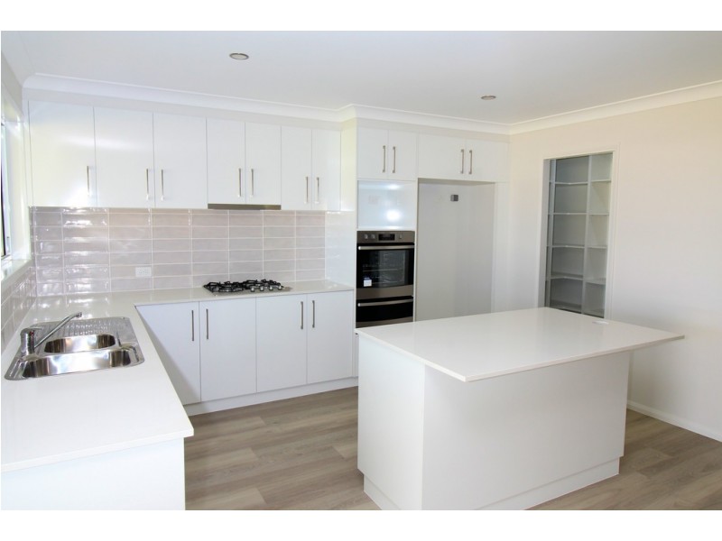 45 Naomi Drive, Crows Nest QLD 4355