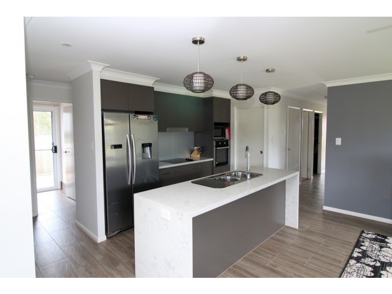 21 Vicky Avenue, Crows Nest QLD 4355
