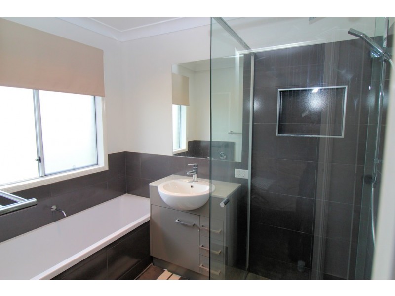 21 Vicky Avenue, Crows Nest QLD 4355