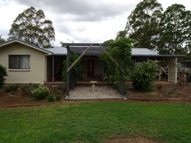 2 East Side Road, Crows Nest QLD 4355