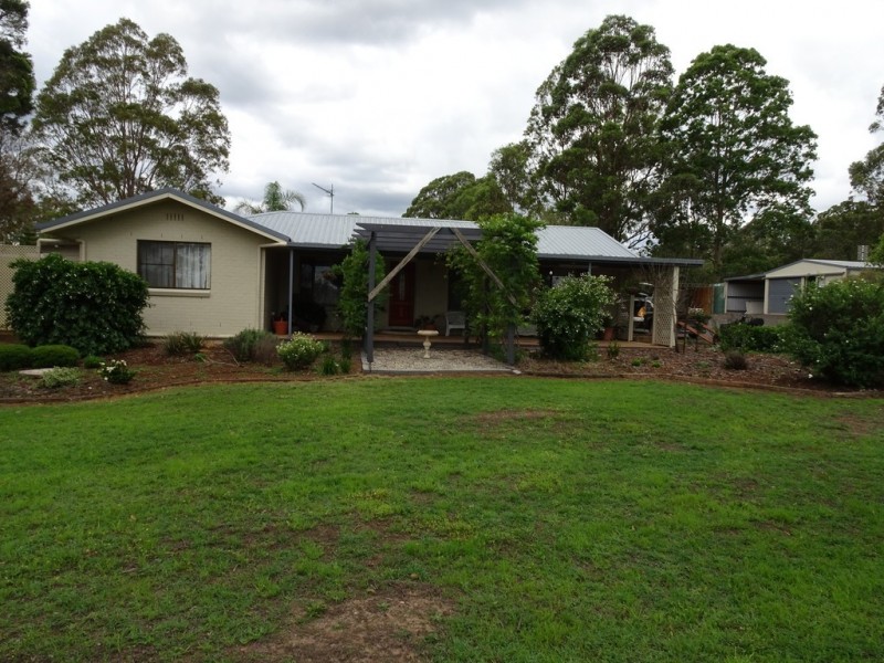 2 East Side Road, Crows Nest QLD 4355