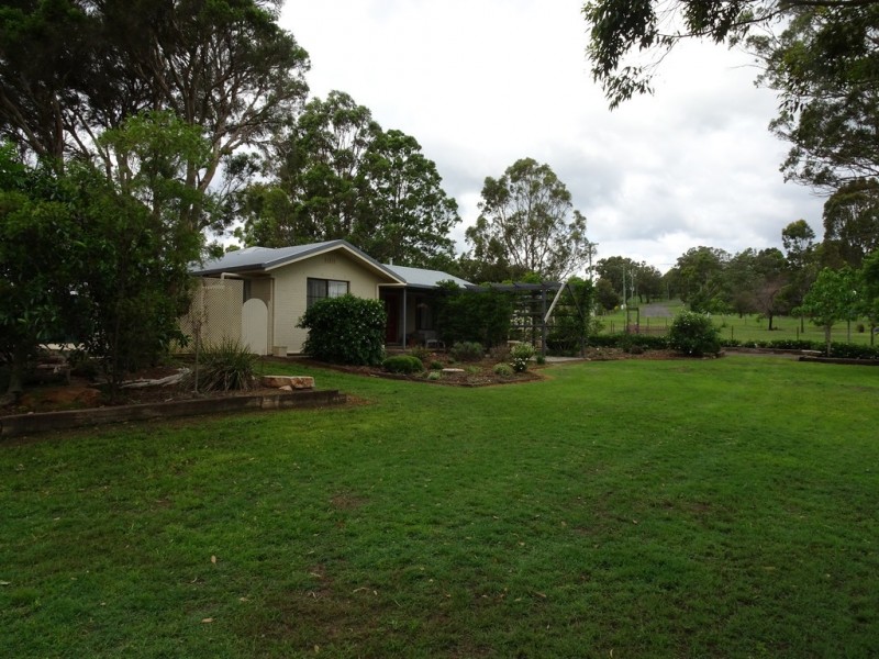 2 East Side Road, Crows Nest QLD 4355