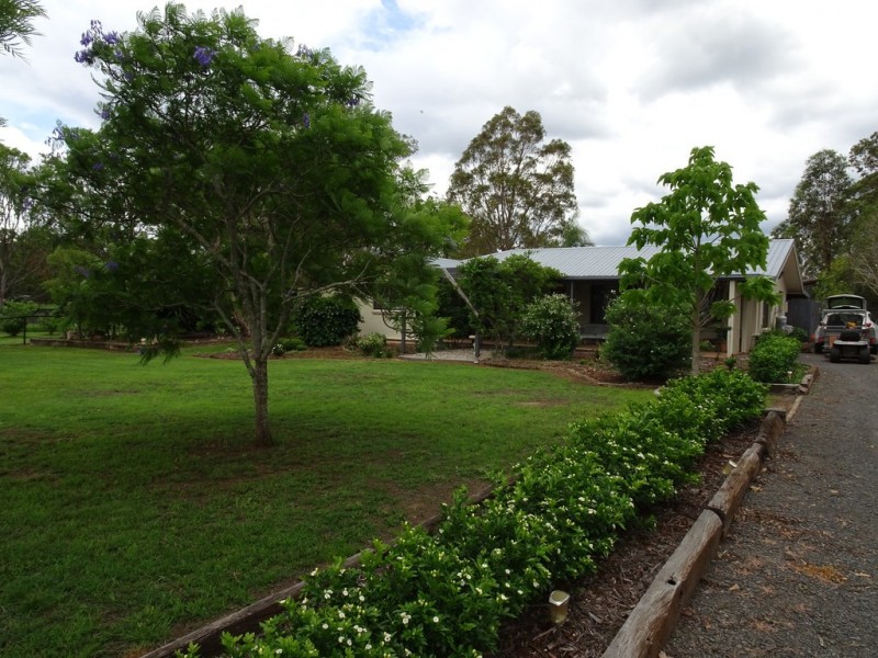2 East Side Road, Crows Nest QLD 4355