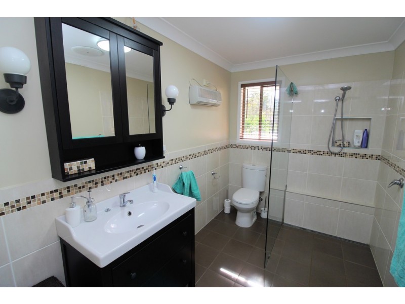 2 East Side Road, Crows Nest QLD 4355