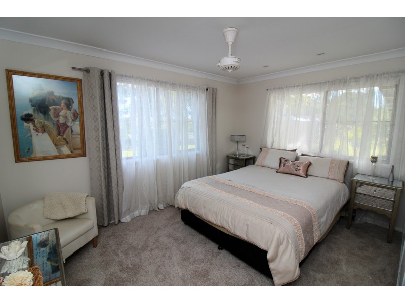 2 East Side Road, Crows Nest QLD 4355