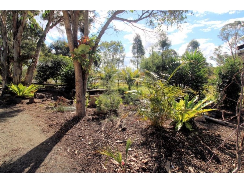 2 East Side Road, Crows Nest QLD 4355