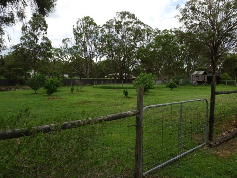 2 East Side Road, Crows Nest QLD 4355