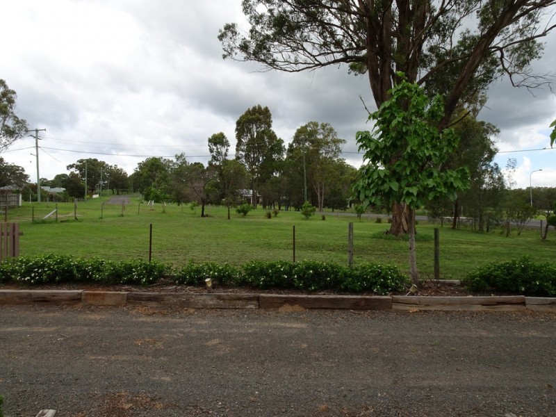 2 East Side Road, Crows Nest QLD 4355