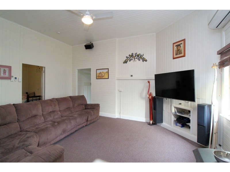 25 Curnow Street, Crows Nest QLD 4355