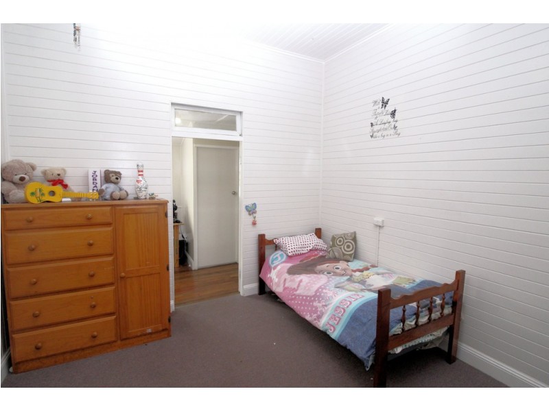 25 Curnow Street, Crows Nest QLD 4355