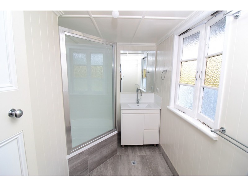 25 Curnow Street, Crows Nest QLD 4355