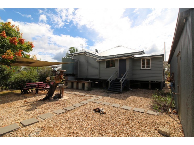 25 Curnow Street, Crows Nest QLD 4355