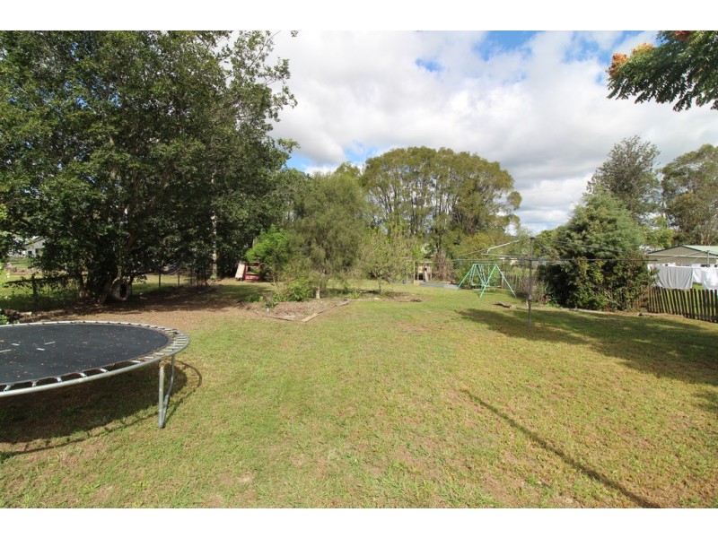 25 Curnow Street, Crows Nest QLD 4355