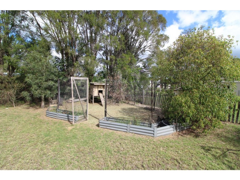 25 Curnow Street, Crows Nest QLD 4355