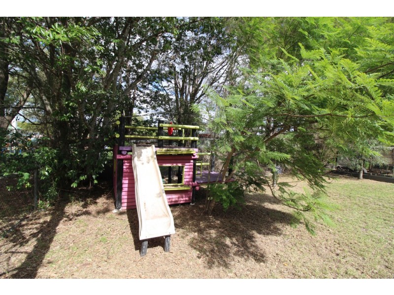 25 Curnow Street, Crows Nest QLD 4355