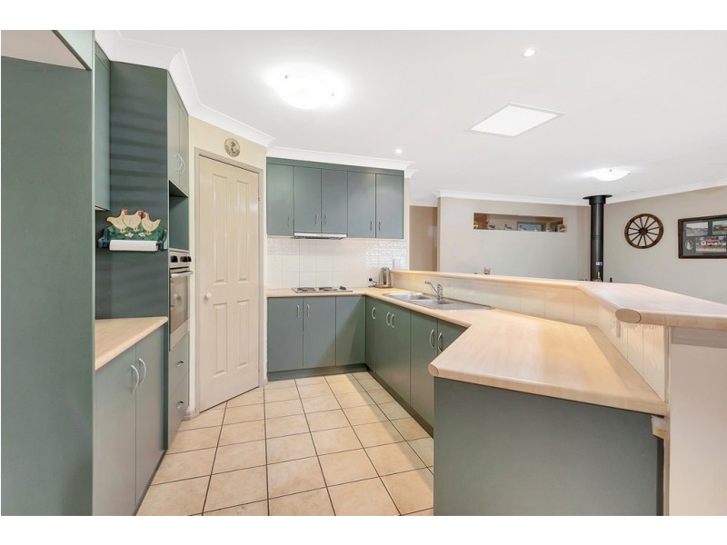 10 Lee Court, Crows Nest QLD 4355
