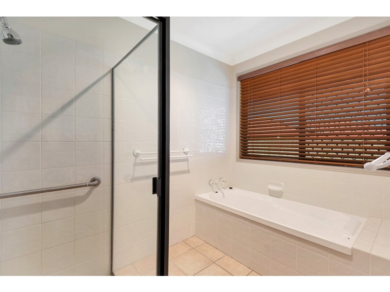 10 Lee Court, Crows Nest QLD 4355