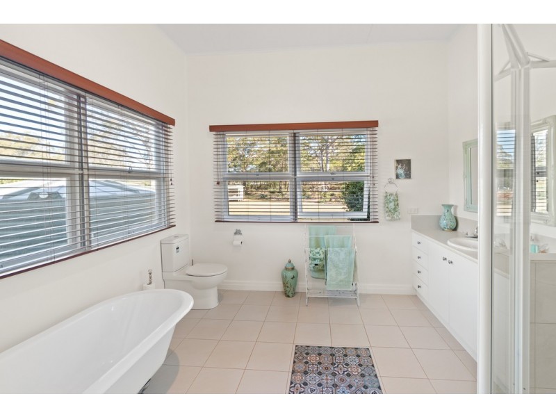 53 Barracks Road, Cabarlah QLD 4352