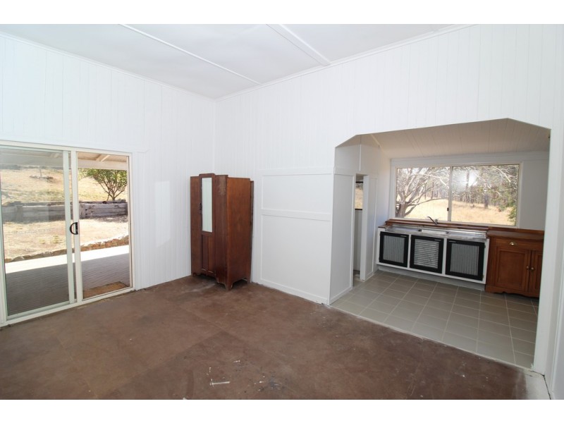 14 Dingo Mountain Road, Crows Nest QLD 4355