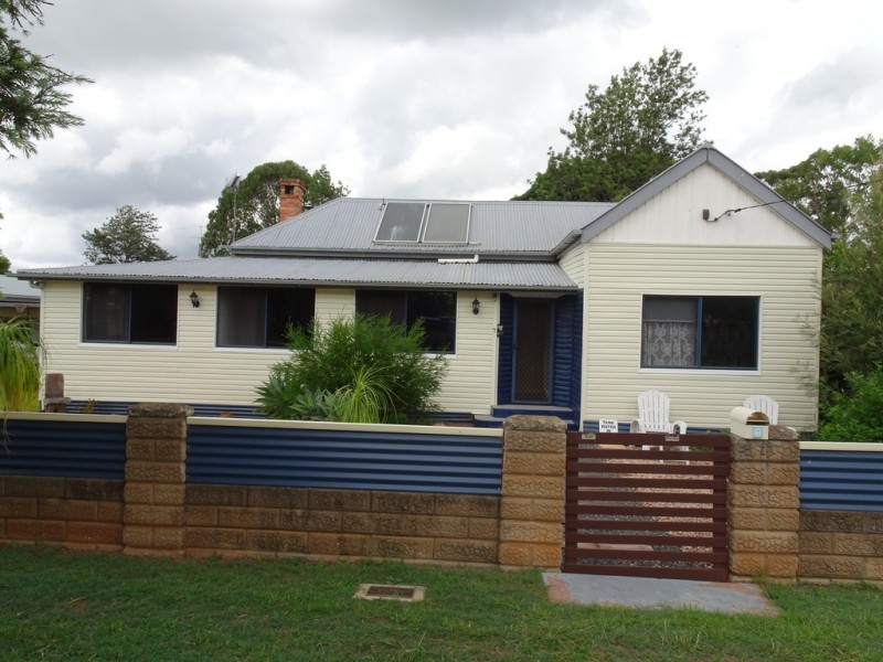 7 Nolan Street, Crows Nest QLD 4355