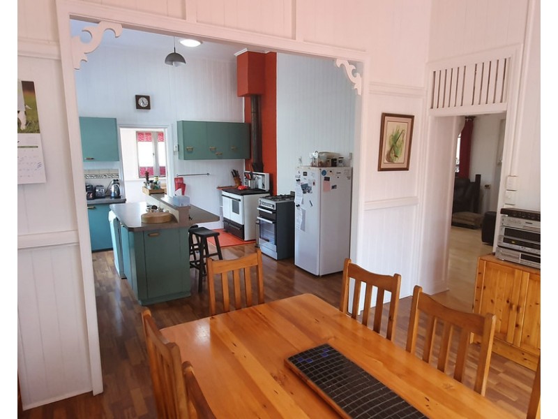 18 Esk Street, Crows Nest QLD 4355