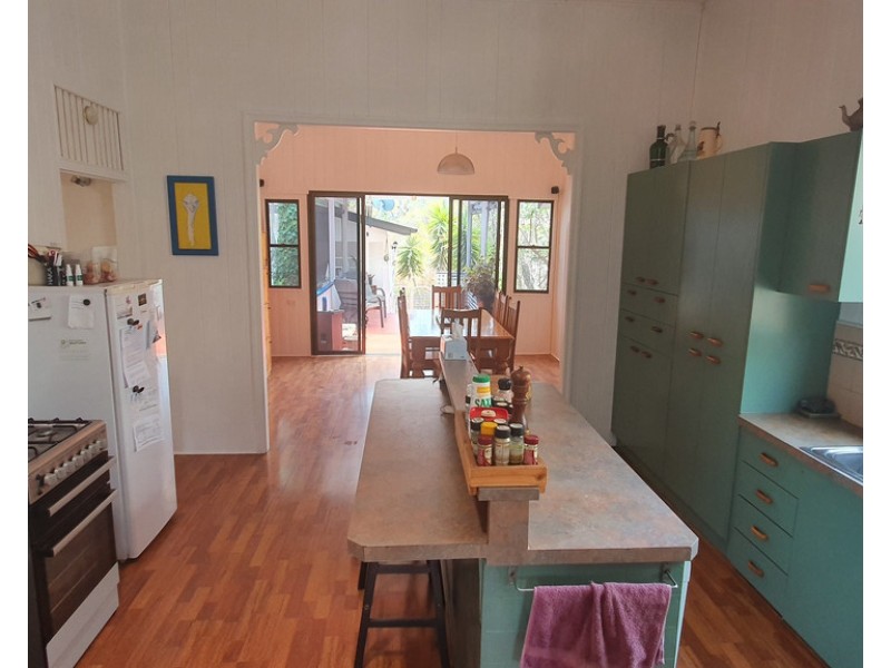 18 Esk Street, Crows Nest QLD 4355