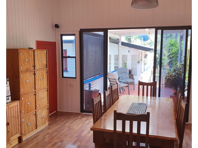 18 Esk Street, Crows Nest QLD 4355