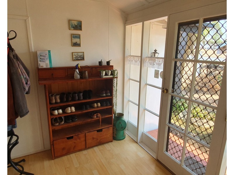 18 Esk Street, Crows Nest QLD 4355