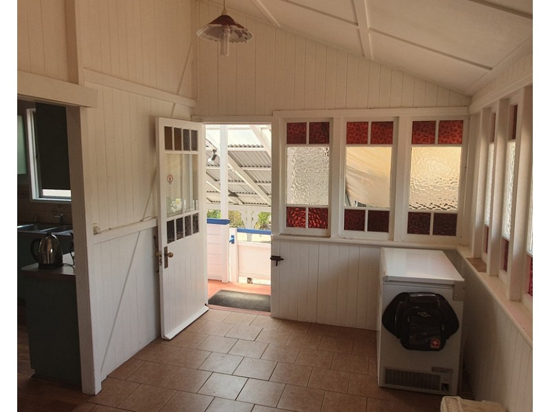 18 Esk Street, Crows Nest QLD 4355