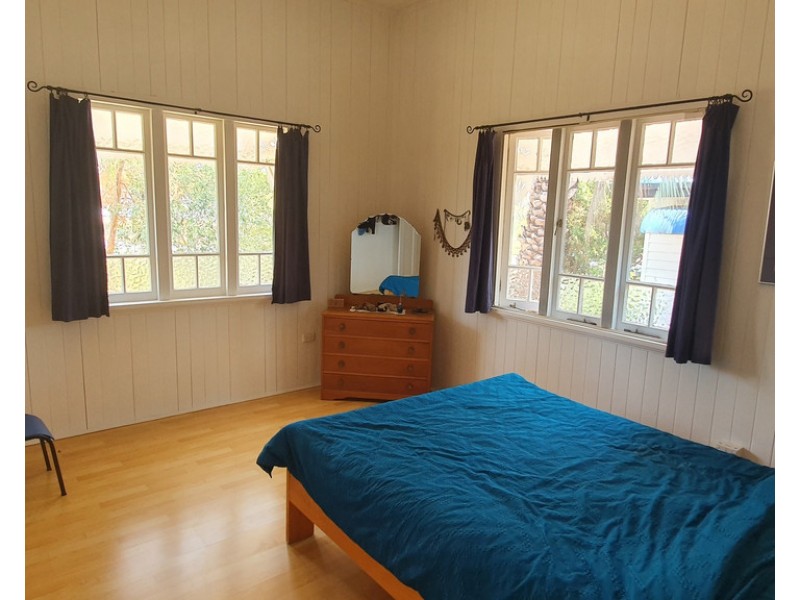 18 Esk Street, Crows Nest QLD 4355