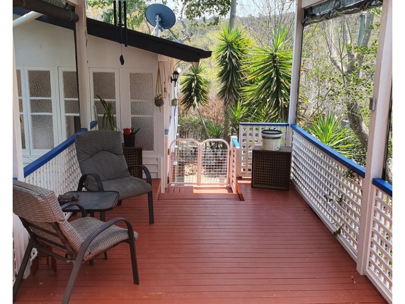 18 Esk Street, Crows Nest QLD 4355