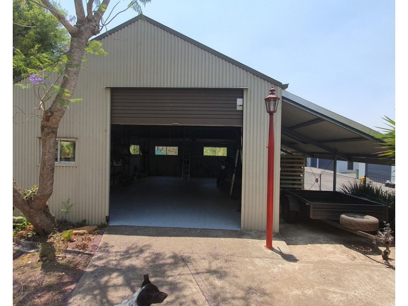 18 Esk Street, Crows Nest QLD 4355