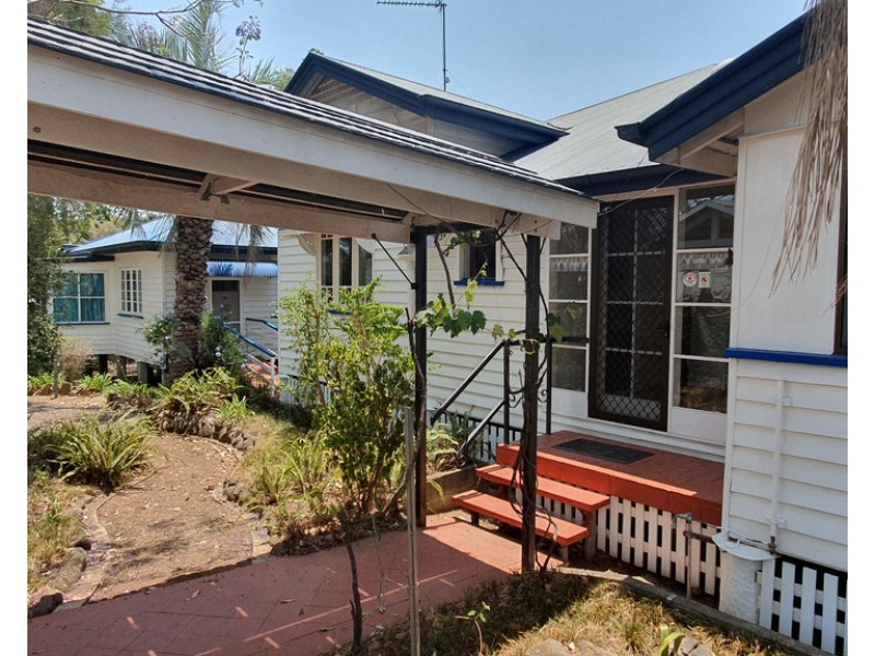 18 Esk Street, Crows Nest QLD 4355