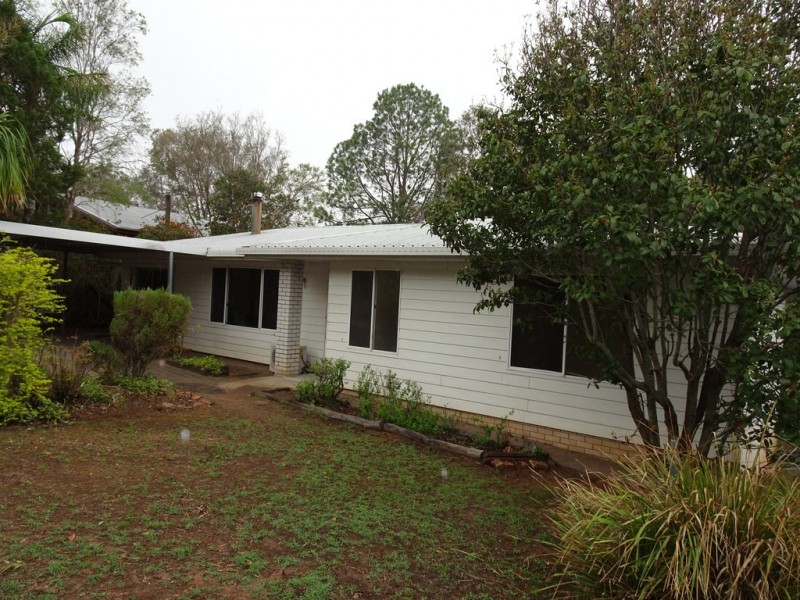 39 Railway Terrace, Crows Nest QLD 4355
