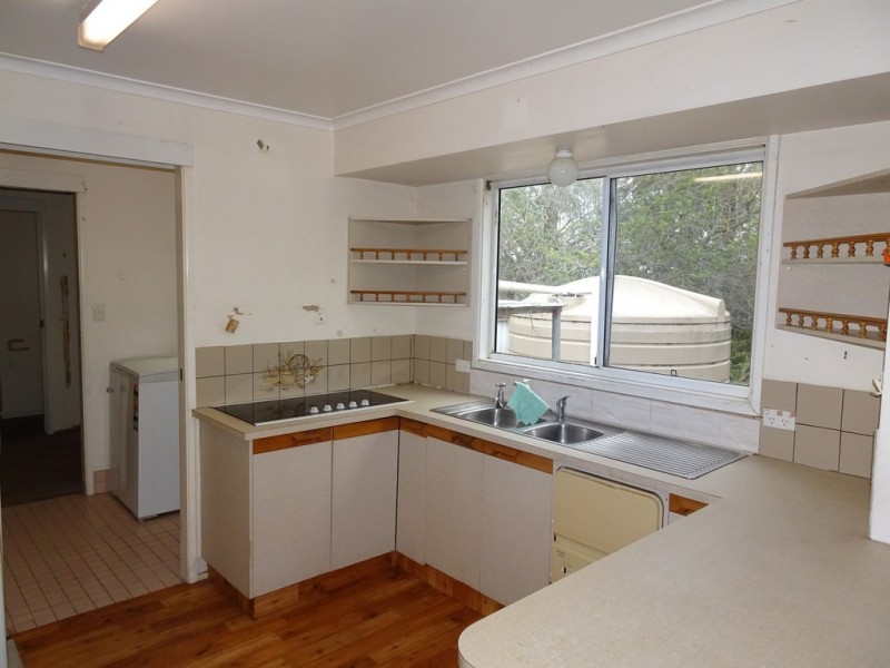 39 Railway Terrace, Crows Nest QLD 4355