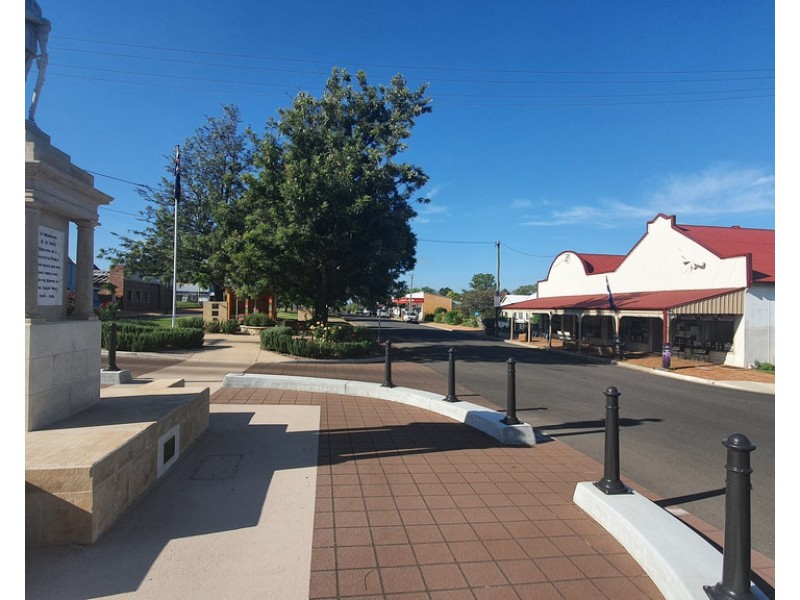 109-111 Mocatta Street, Goombungee QLD 4354