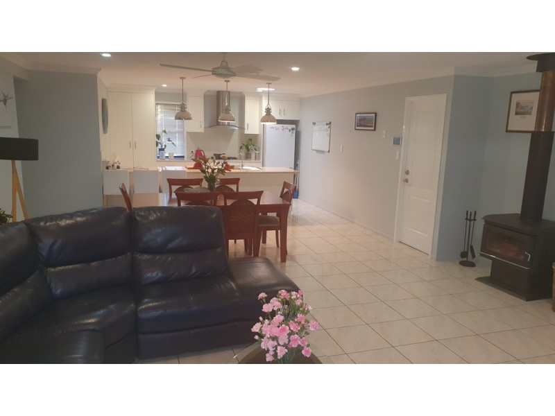 12a Albert Street, Crows Nest QLD 4355