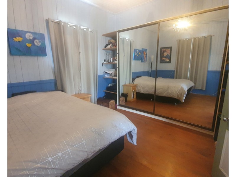 33 Curnow Street, Crows Nest QLD 4355