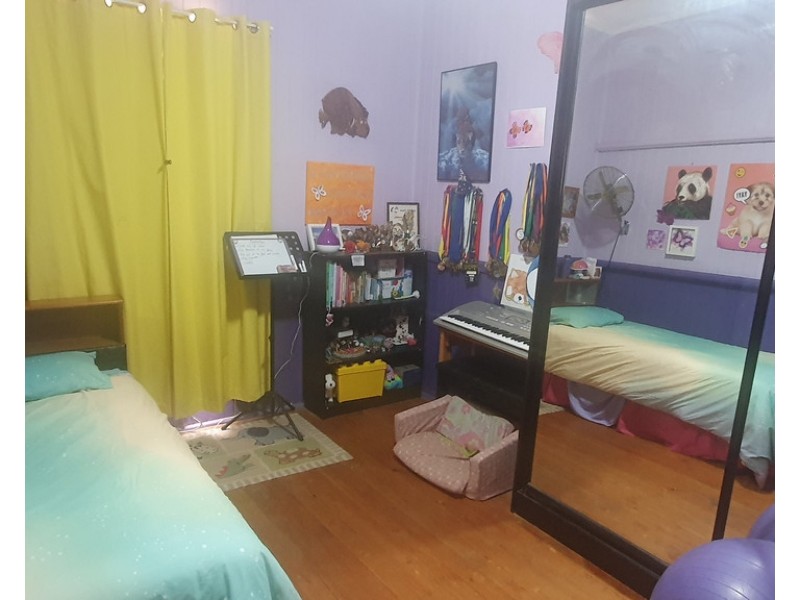 33 Curnow Street, Crows Nest QLD 4355