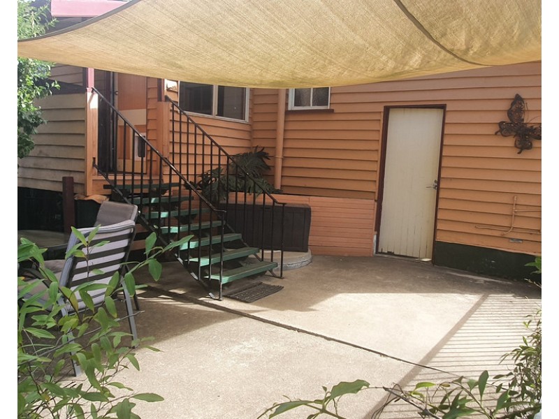 33 Curnow Street, Crows Nest QLD 4355