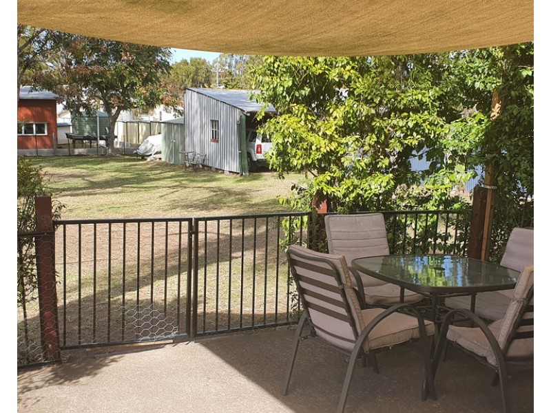 33 Curnow Street, Crows Nest QLD 4355