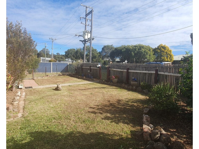 33 Curnow Street, Crows Nest QLD 4355