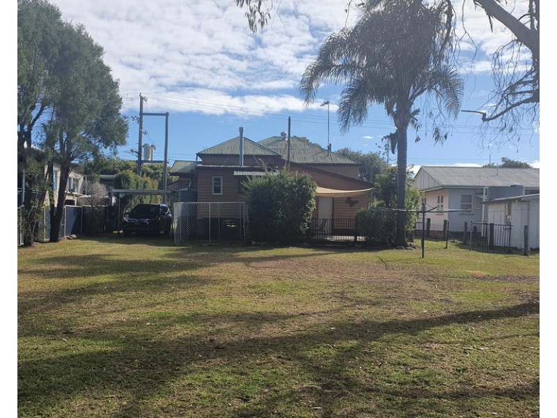 33 Curnow Street, Crows Nest QLD 4355