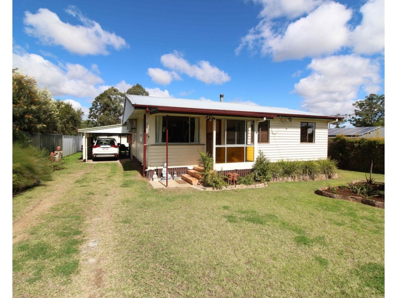 33 South Street, Crows Nest QLD 4355
