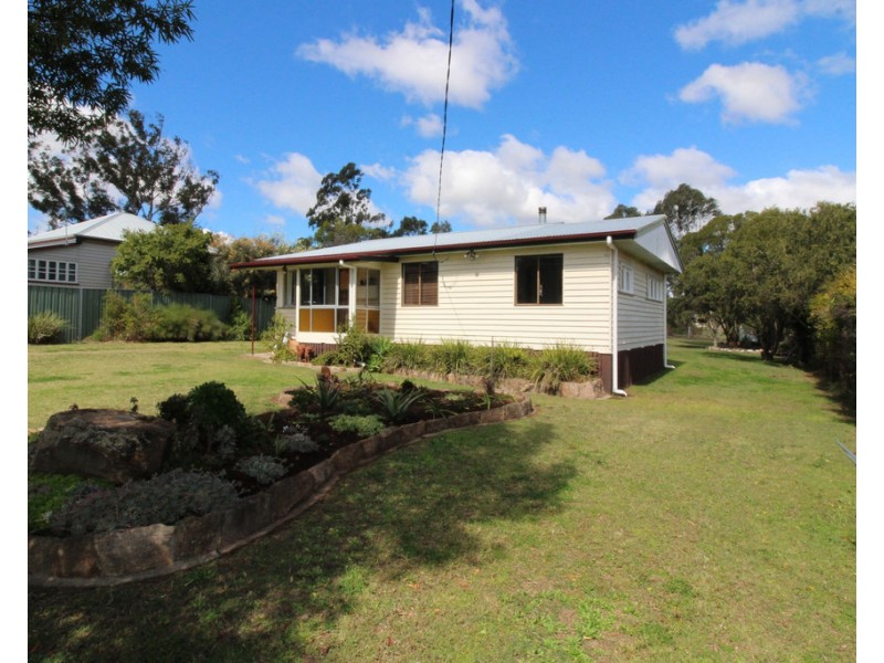 33 South Street, Crows Nest QLD 4355