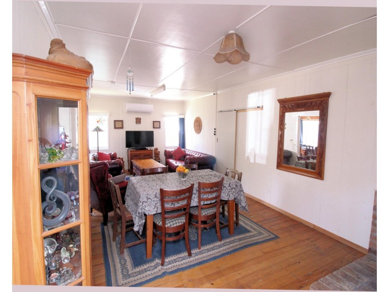 33 South Street, Crows Nest QLD 4355