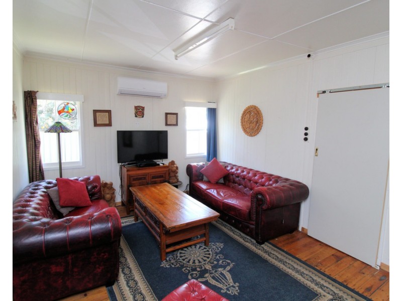 33 South Street, Crows Nest QLD 4355