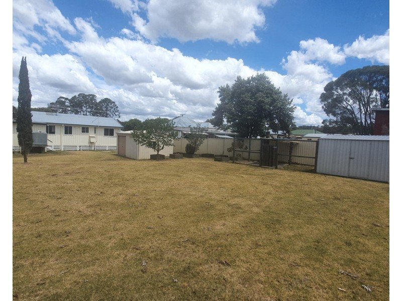 14 James Street, Crows Nest QLD 4355